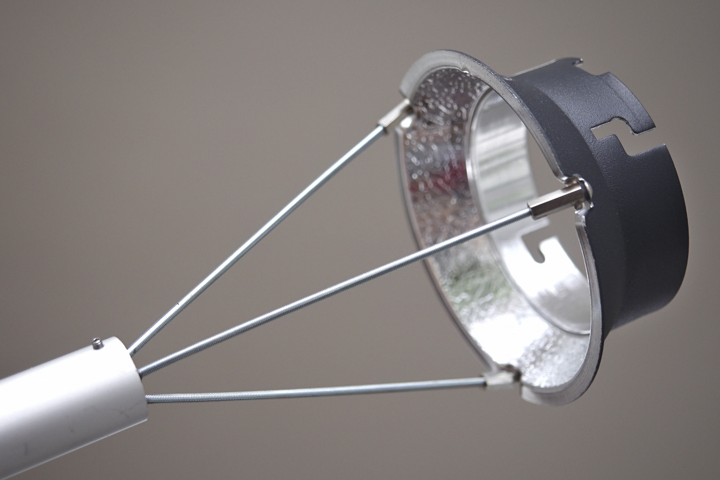 Elinchrom mount on focusable parabolic reflector